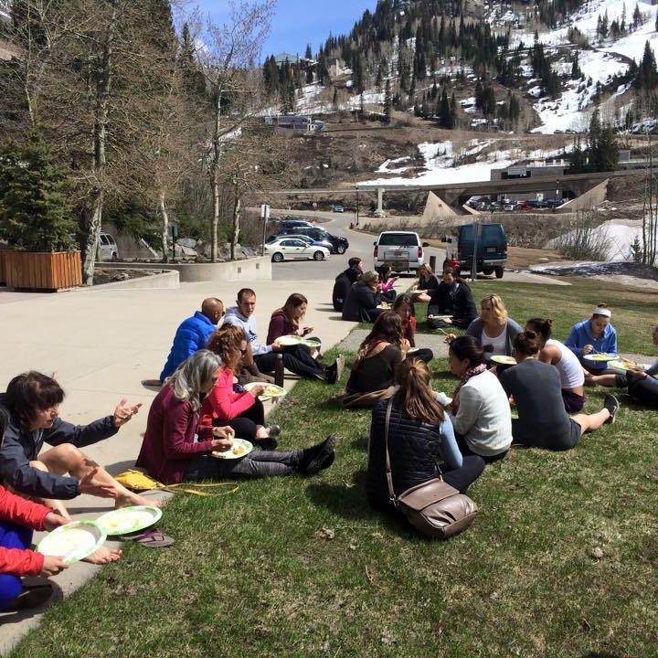Group of people eating food outdoors | Santosh Yoga Institute in Salt Lake City, UT