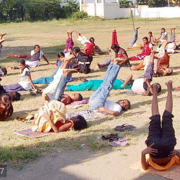 Group of people practicing yoga outdoors in Salt Lake City, UT | Santosh Yoga Institute