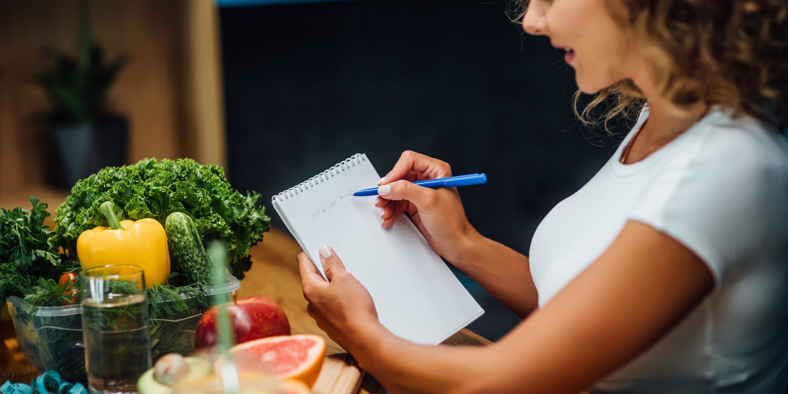 Young woman wright down diet chat in Salt Lake City, UT | Santosh Yoga Institute