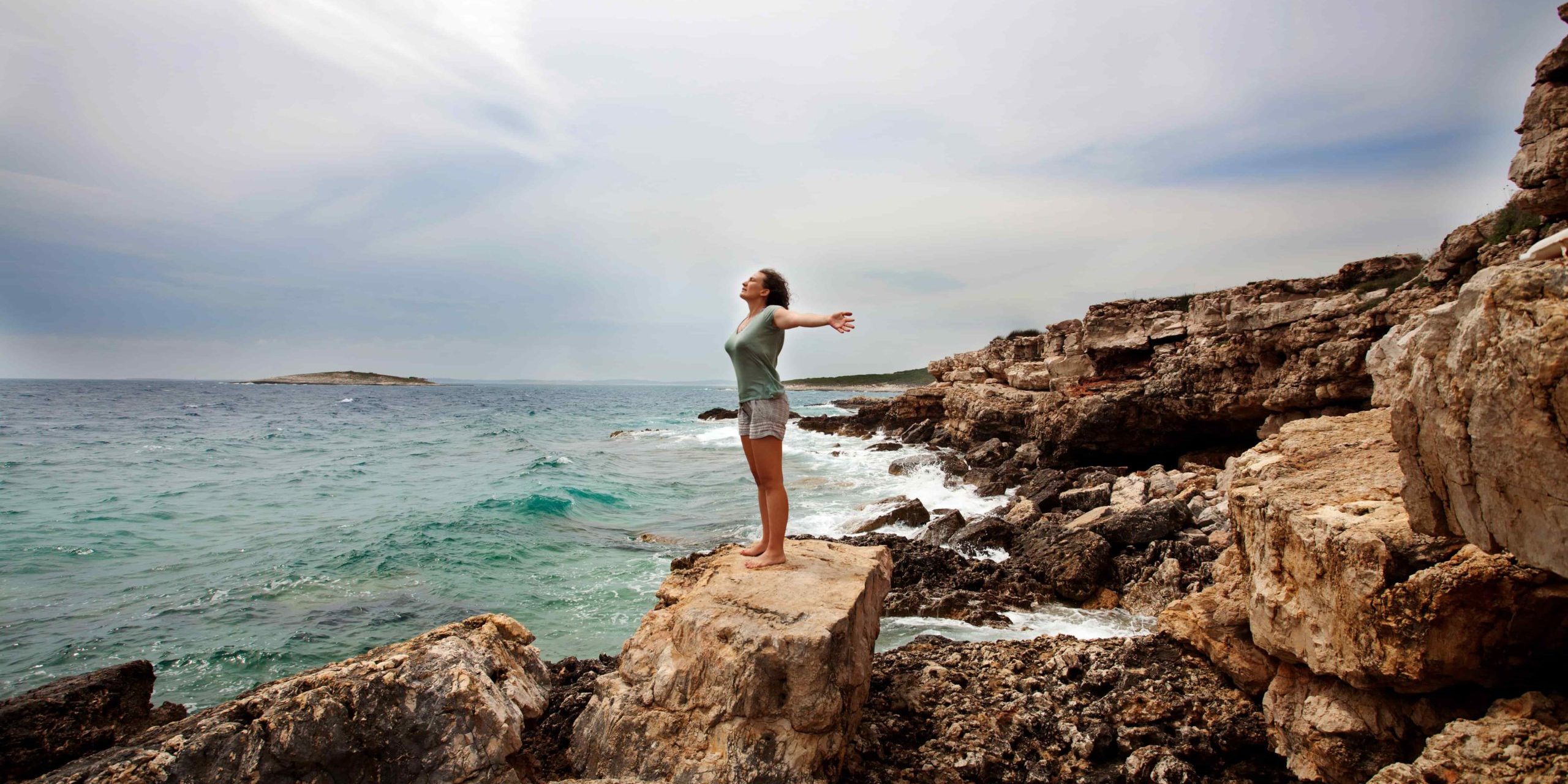 Women feel freedom and enjoying the nature in Salt Lake City, UT | Santosh Yoga Institute